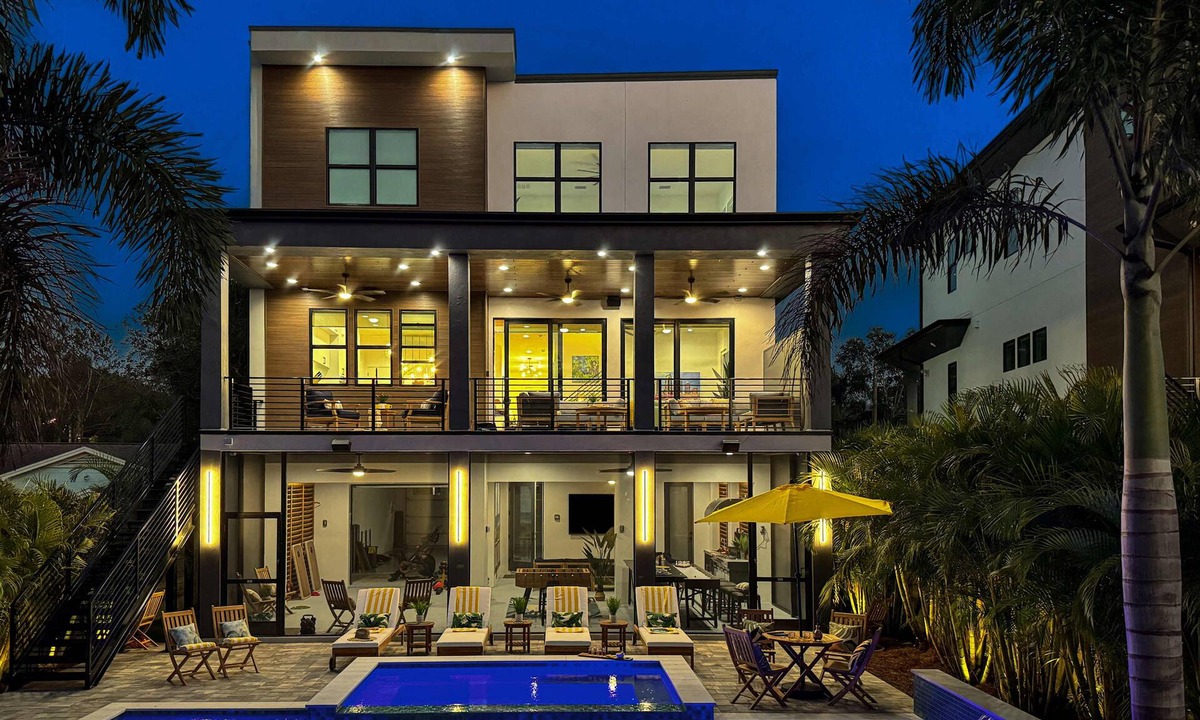 South Seminole Heights House | Waterside Gardens: Featured on TV Show "StayCation"