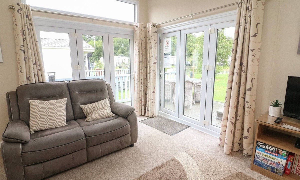 Tewitfield Cottage | Waterside Lodge