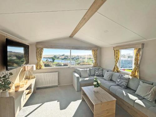 Winestead House | Waterside Lodge