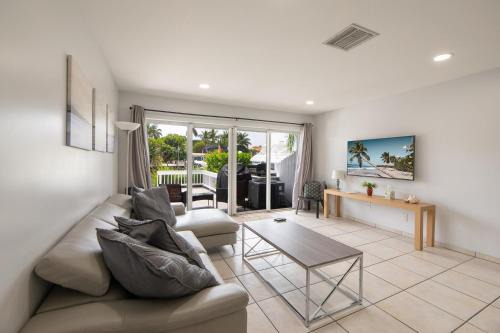 Coral Ridge House | Waterside retreat