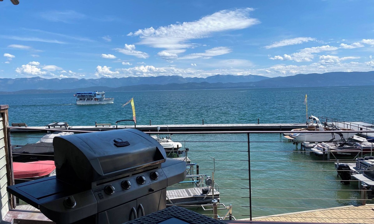 Lakeside Condo | Waterside Retreat with Huge Wraparound Deck