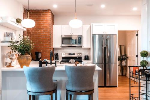 Fox Point Apartment | Waterside Step-free 2BR, Near Brown and RISD, Free Parking