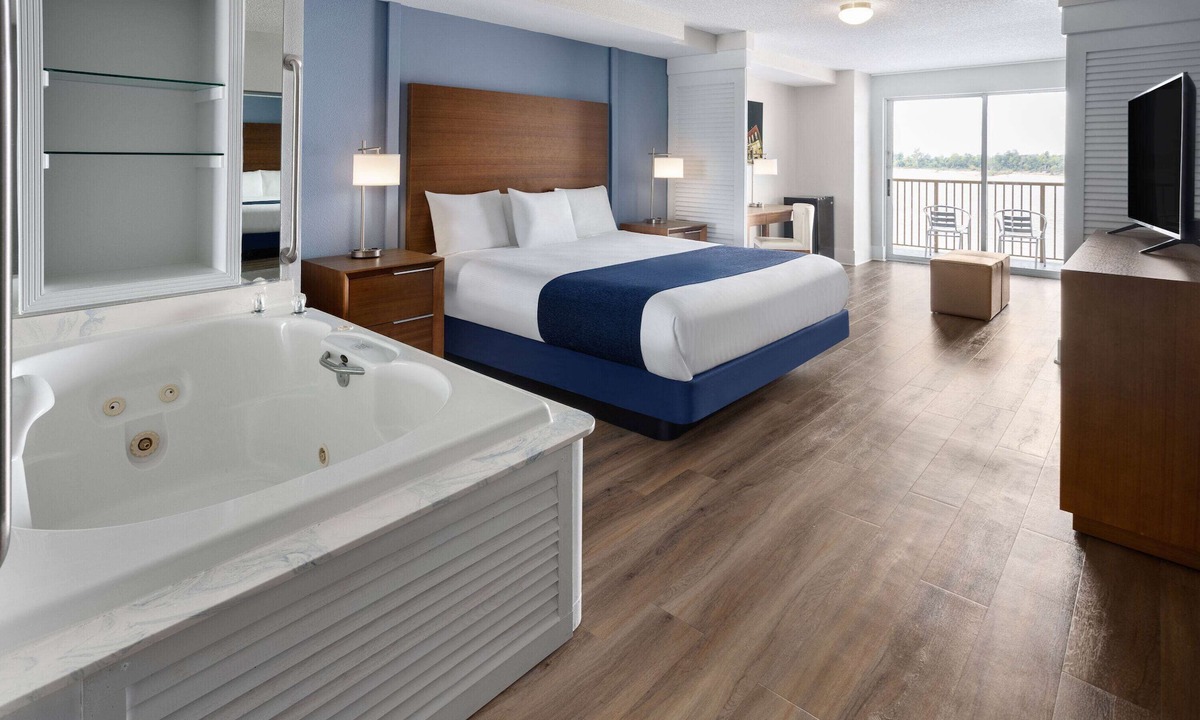 Vicksburg Hotel | WaterView Casino & Hotel, Trademark Collection by Wyndham
