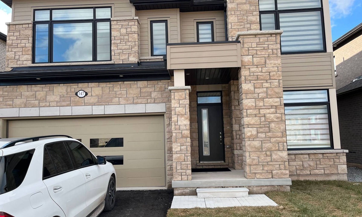 Welland House | Waterview Estates Air BnB feels home away home.20 min drive to Niagara falls
