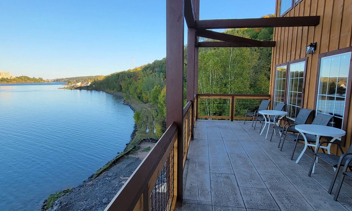 Houghton Cabin | Waterway Trailside Fun Cabin 24B