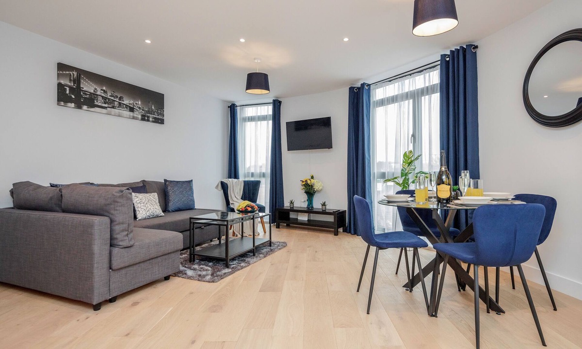 Watford Apartment | Watford Cassio Deluxe - Modernview Serviced Accommodation