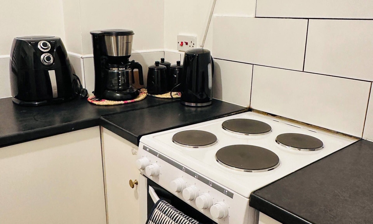 Watford Apartment | WATFORD URBAN HAVEN STYLISH FLAT WITH PARKING