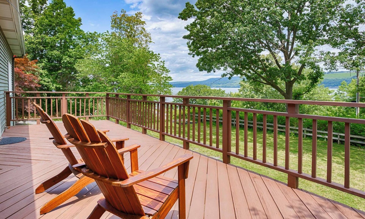 Town of Reading House | Watkin' Lakeside: "Right Along Seneca Lake Wine Trail - Near Watkins Glen!"