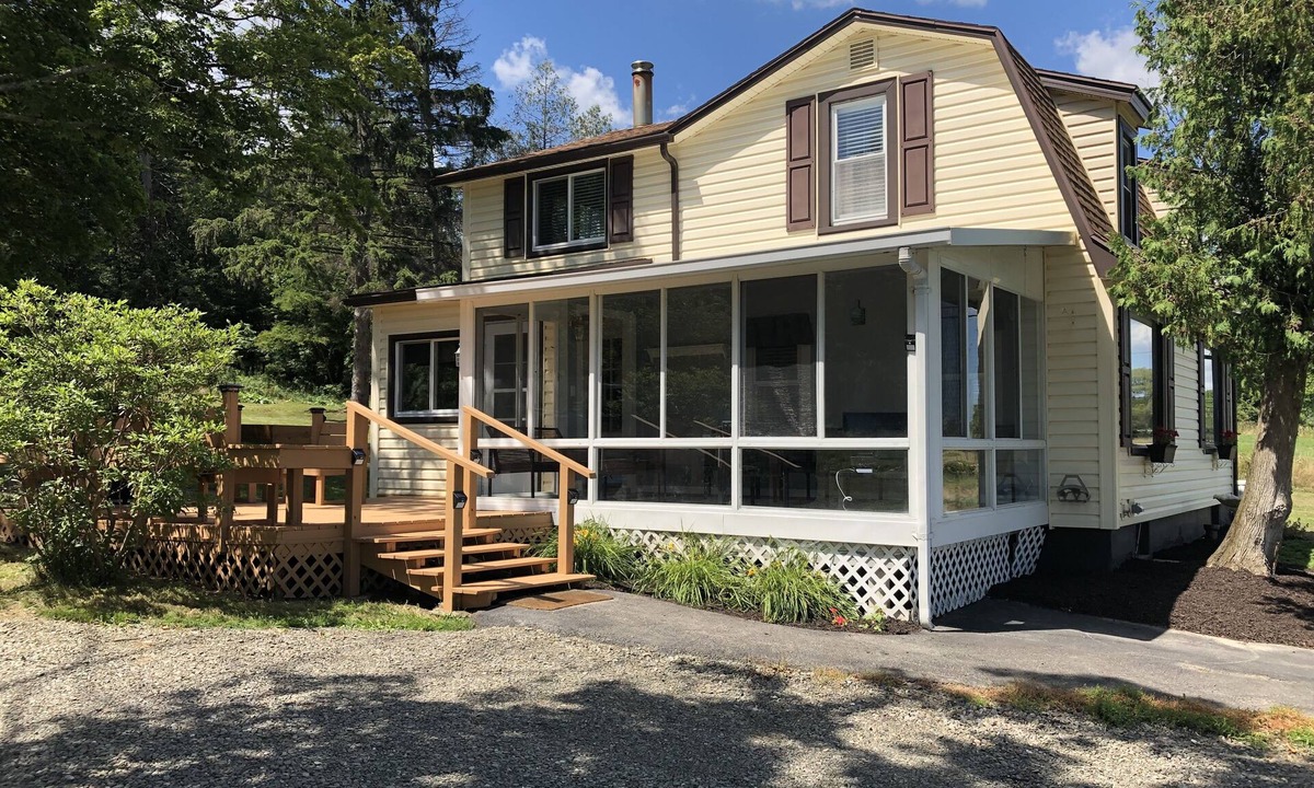 Town of Reading House | Watkins Glen Wine Trail Homestead
