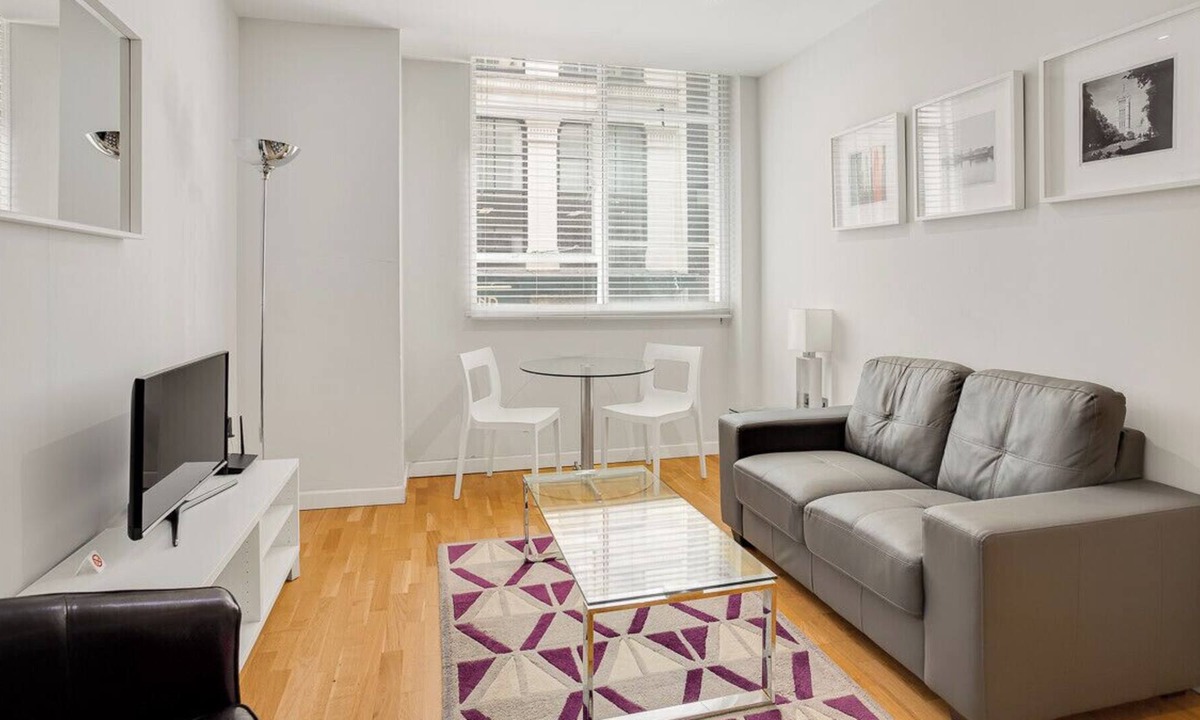 Bread Street Apartment | Watling Street Residence 2