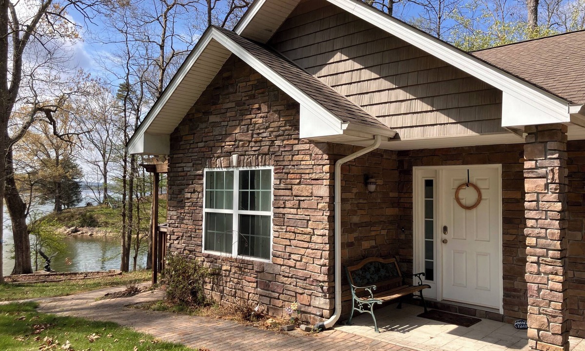 Harriman House | Watts Bar LakefrontnCharming 1-bedroom house & dock in Kingston, Harriman