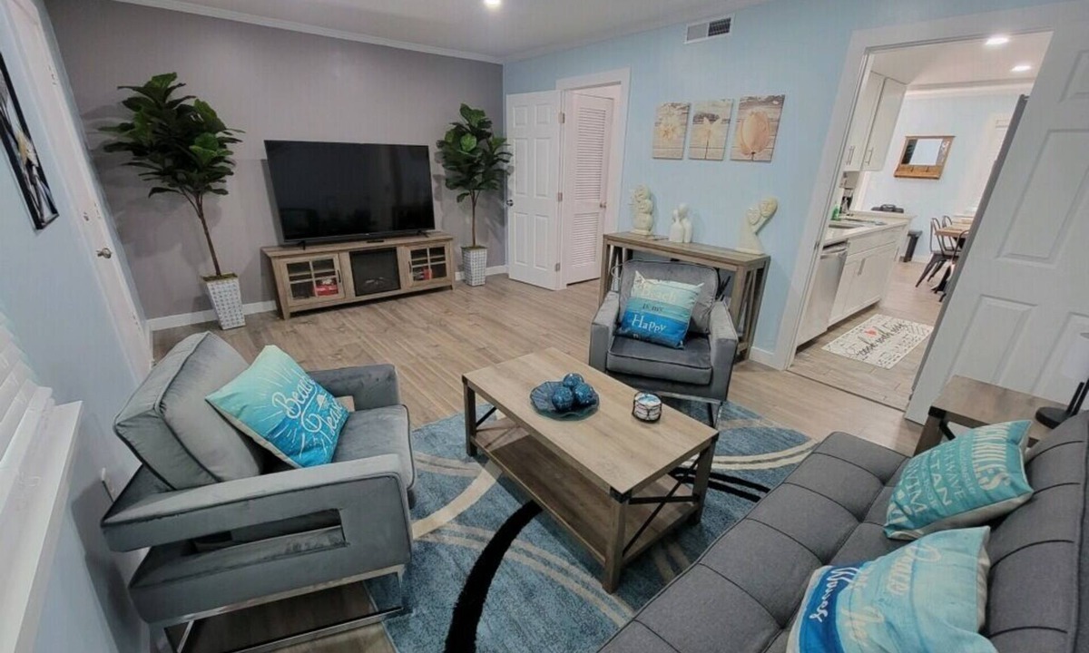 Palmetto Dunes Villa | Wave of relaxation - pet-friendly villa with parking.