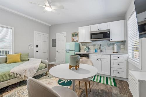 Madeira Beach Apartment | Wave Resort Madeira Beach Florida Studio 2 w Pool