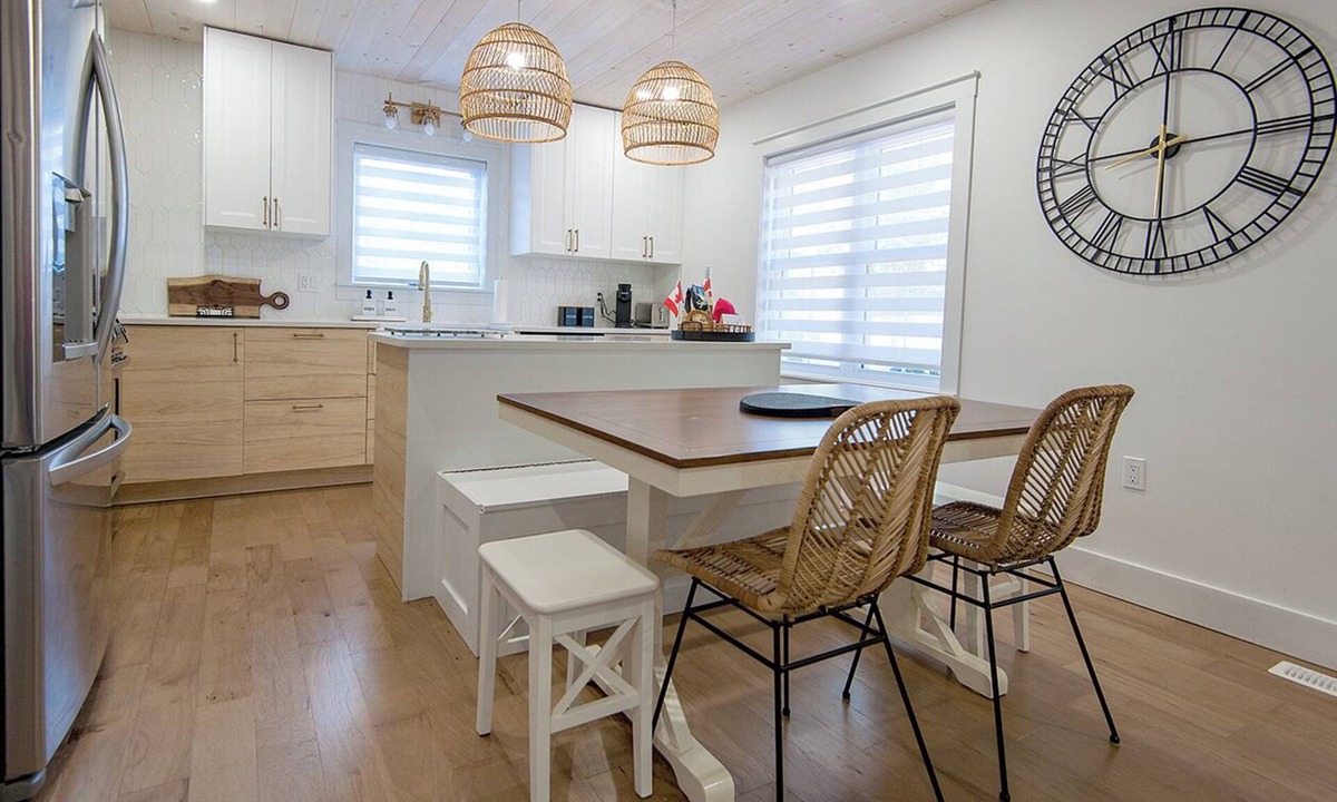 Ruthven House | WaveCrest Cottage -KINGSVILLE - Premium Comfort