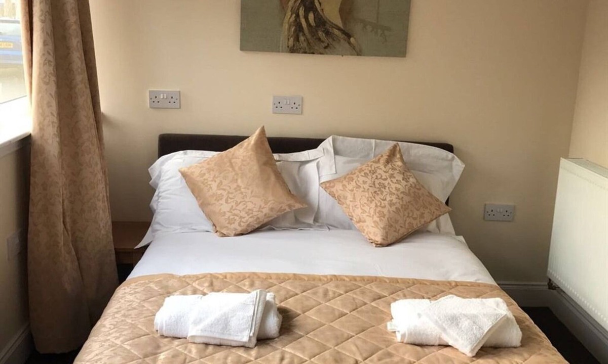 Dingwall House | Waverley Inn