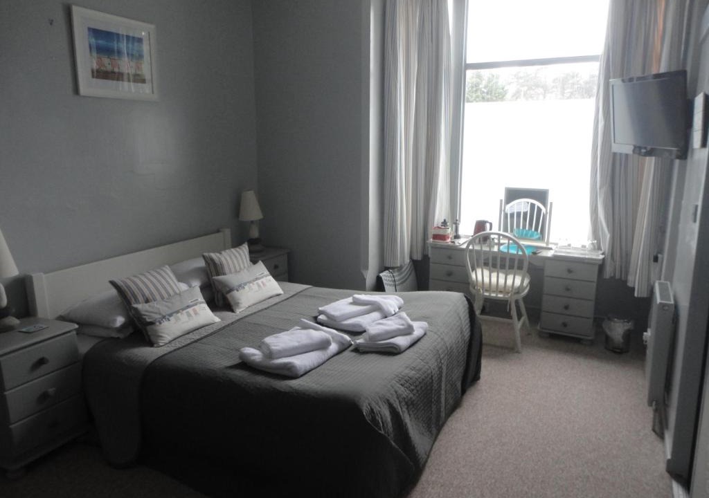 Boscombe Bed & Breakfast | Waves In