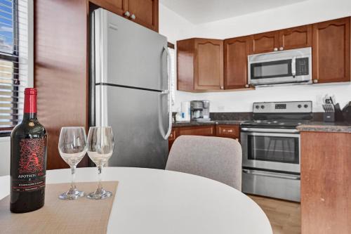 North Beach Apartment | Waves On Walnut - Beach Access