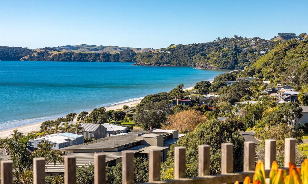 Onetangi Apartment | Wavesong - Private Spa Unit Above Onetangi