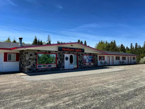 Wawa Hotel | Wawa Northern Lights Motel and Chalets