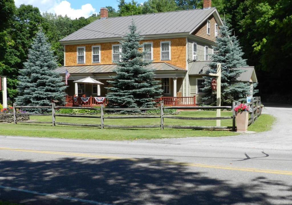 Middlebury Hotel | Waybury Inn