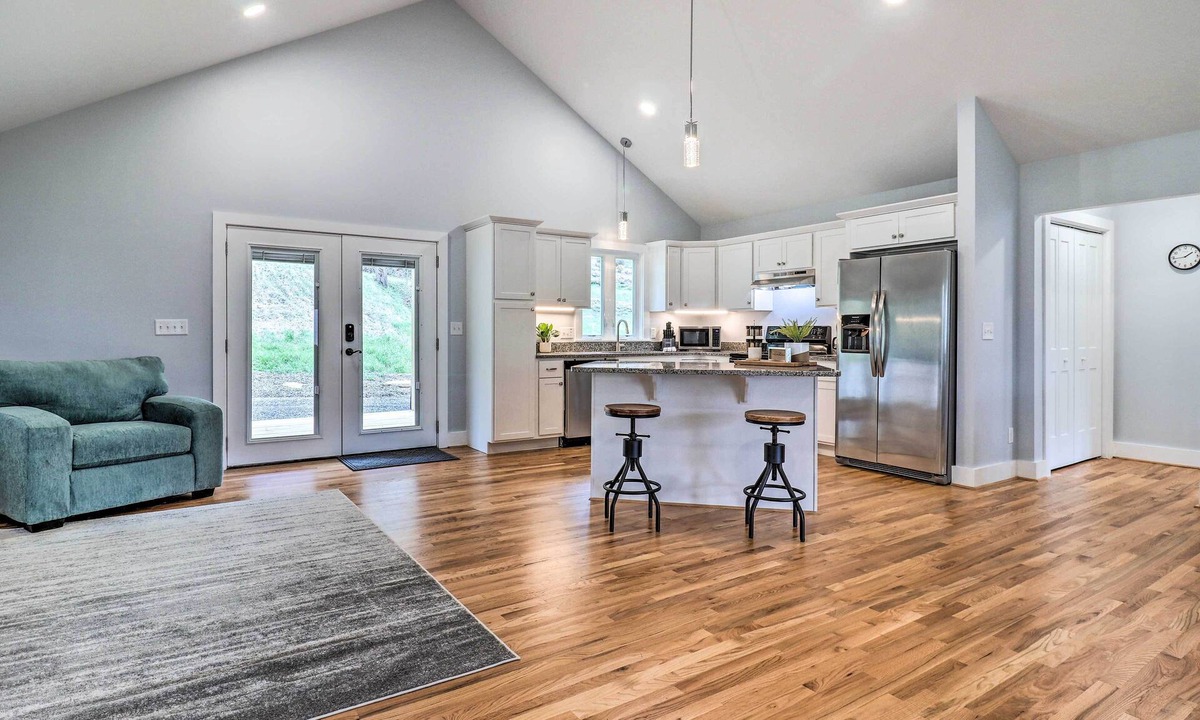 Waynesville Cottage | Waynesville Smart Cabin w/Hot Tub & Views!