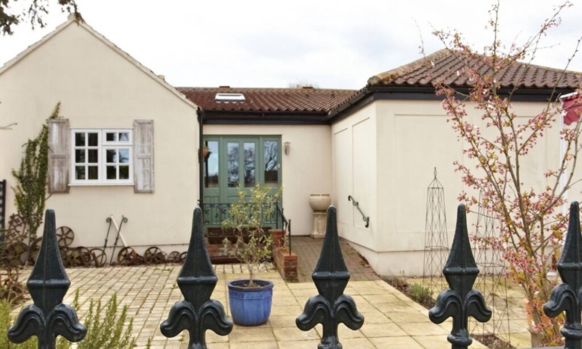 Little Plumstead House | Wayside