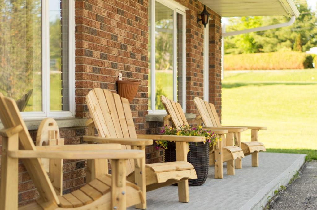 Manitowaning Hotel | Wayside Motel Manitoulin