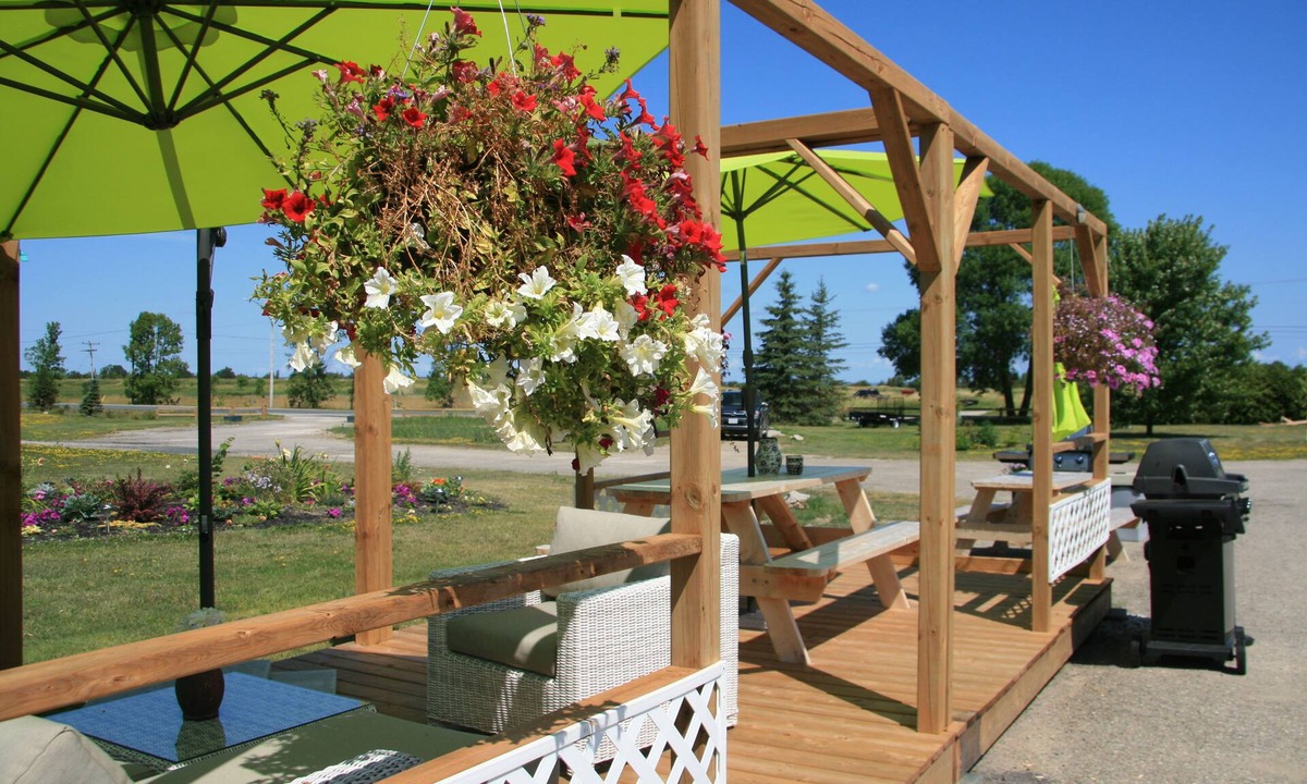 Manitowaning Hotel | Wayside Motel Manitoulin