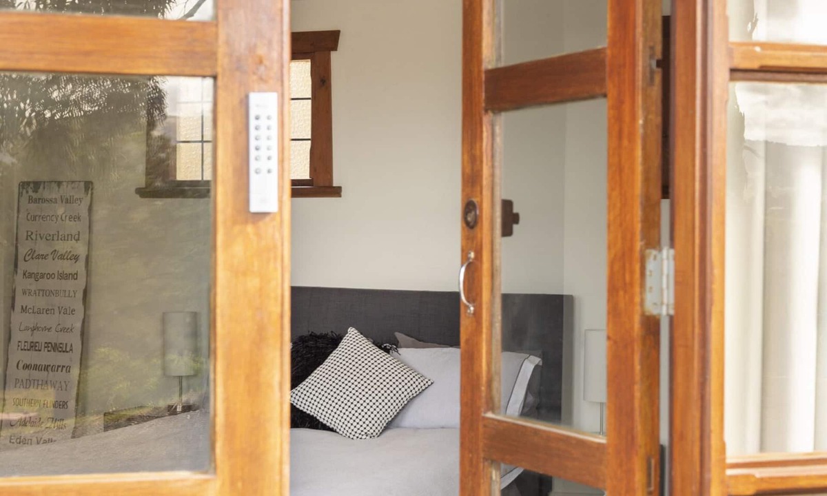 McLaren Flat House | WayWood Wines Vineyard Hideway