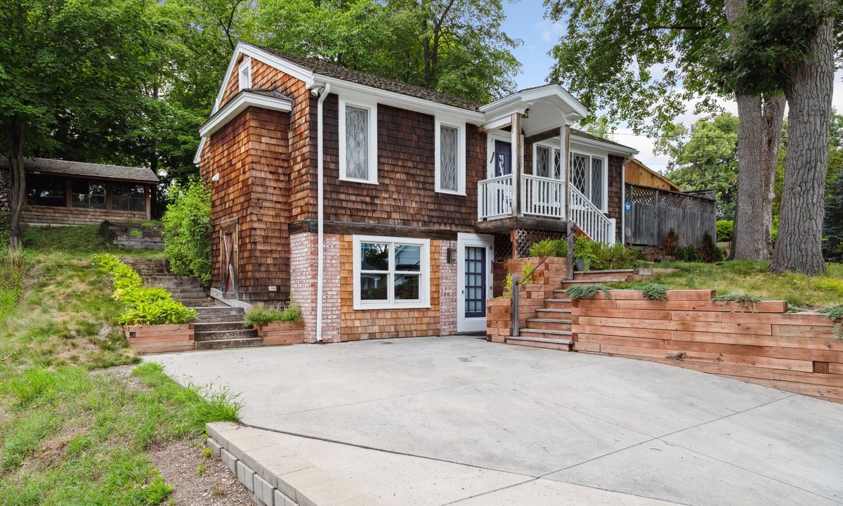 Navarre House | Wayzata Apartment - steps to lake and downtown
