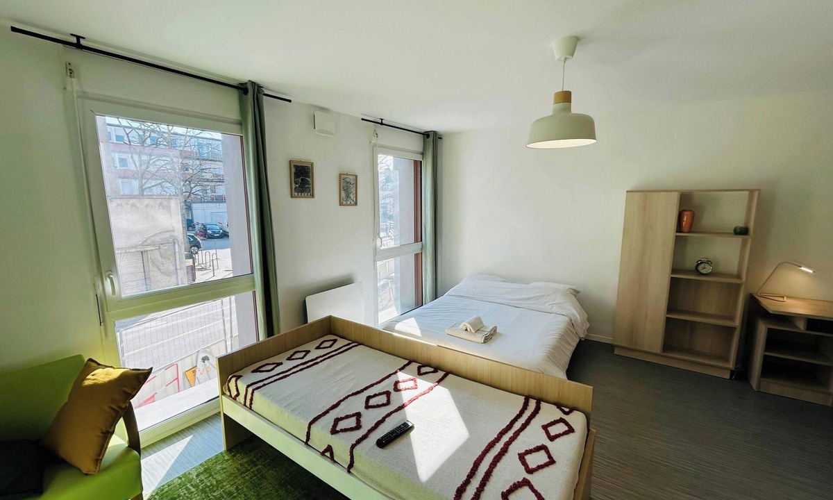 Barbatre Apartment | We Live In R - Suite 102