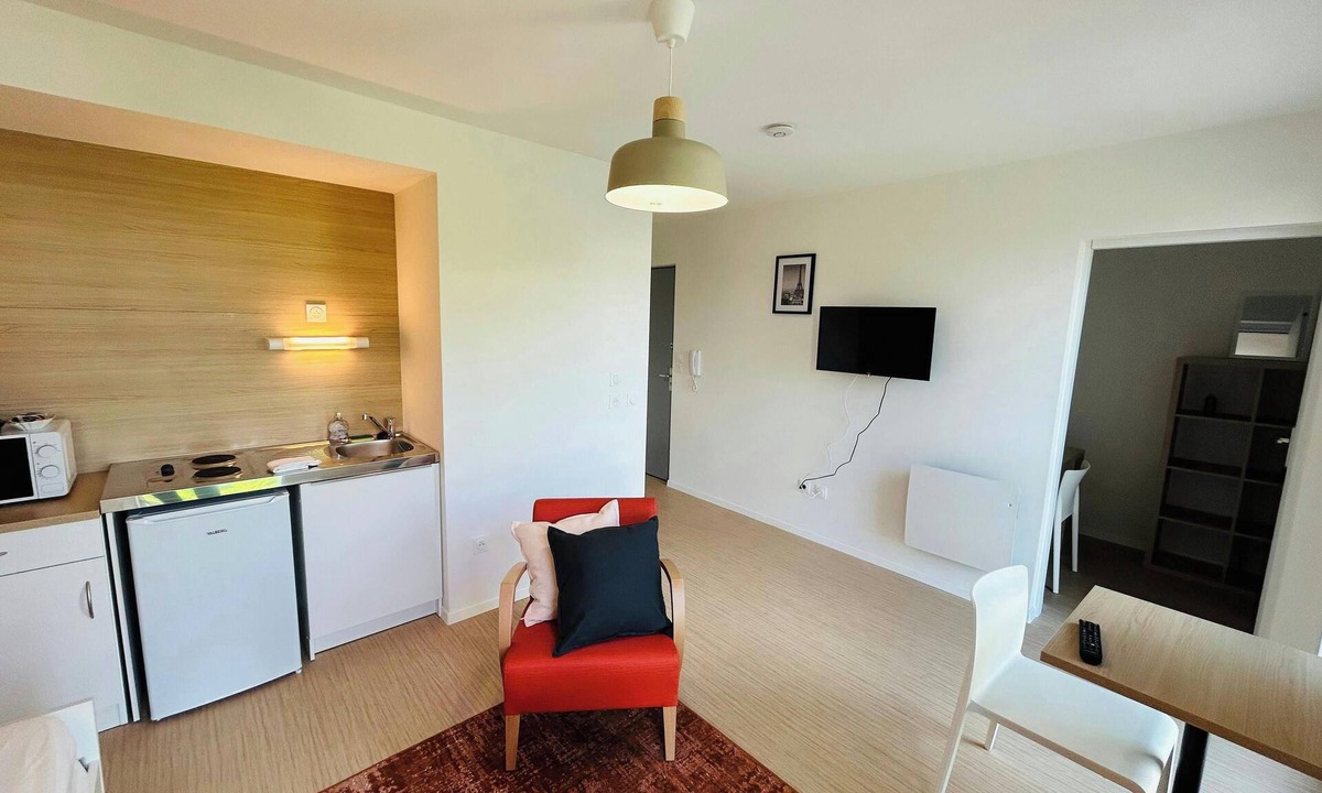 Barbatre Apartment | We Live In R - Suite 304