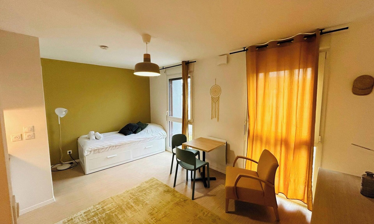 Barbatre Apartment | We Live In R - Suite 402