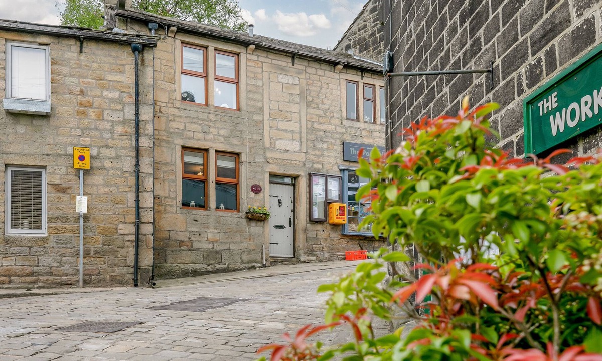 Heptonstall Cottage | WEAVERS COTTAGE, pet friendly, with open fire in Heptonstall