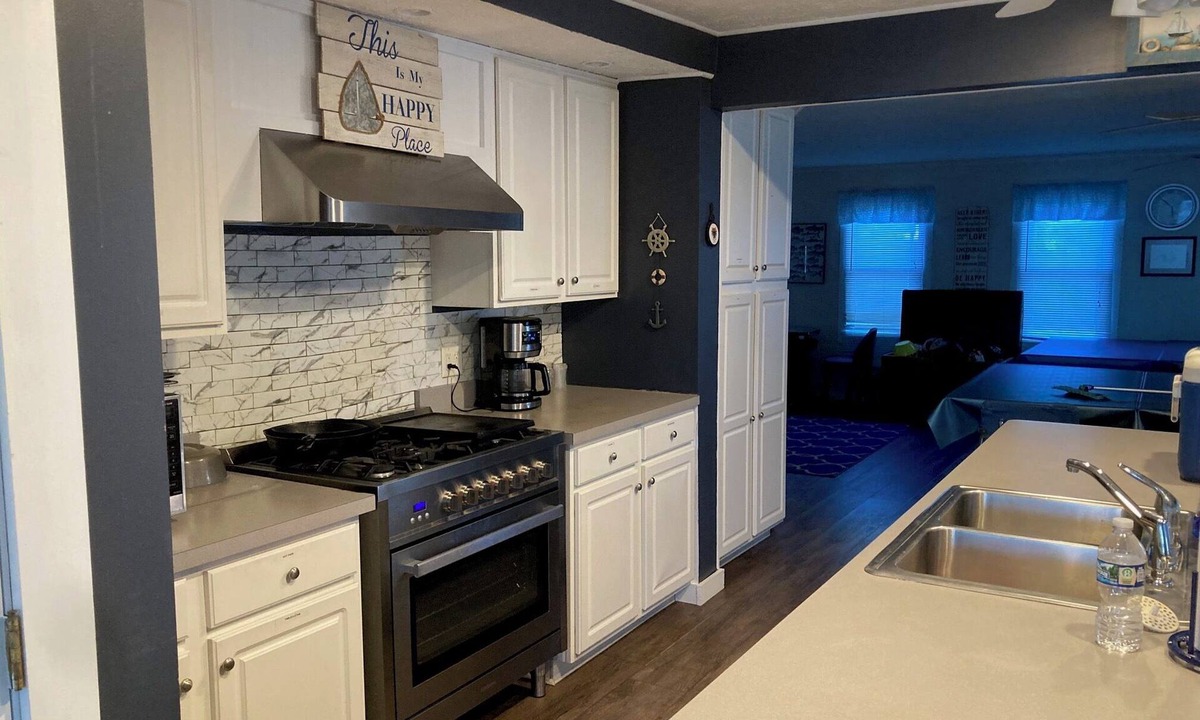 North Webster Cottage | Webster Lake Front Cottage 5 Bdrms, 4 Baths, Large Deck & Dock, Fully Equipped