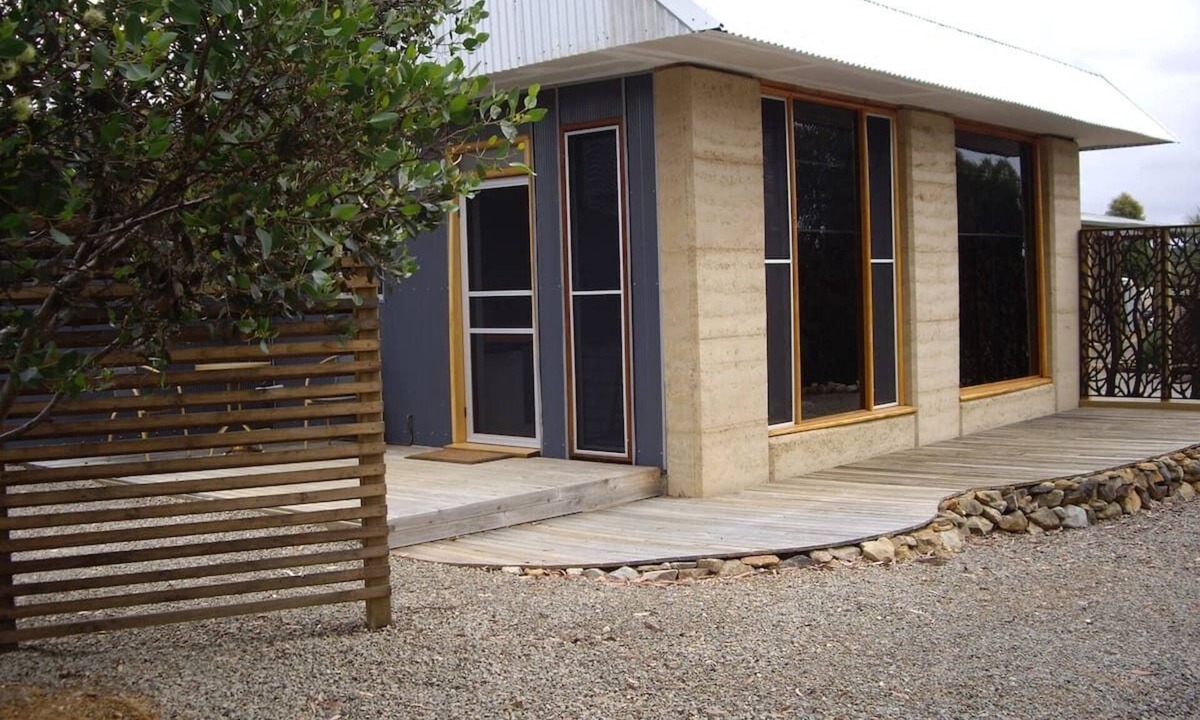 Seddon Bed & Breakfast | Wedgetaildown Accommodation - Into the Wild