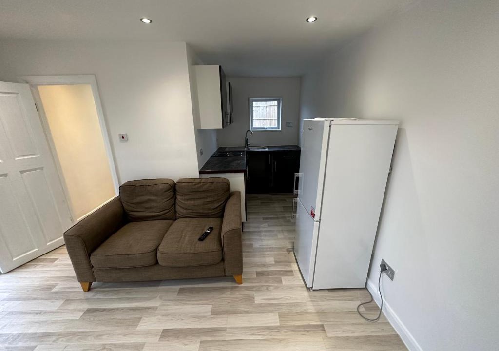 Cranleigh Apartment | Weeping Willows Annex Lodge