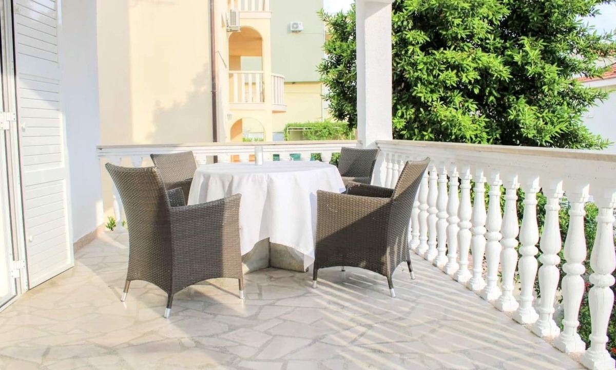 Promajna Apartment | Weiße Idylle auf dem blauen Meer by Interhome