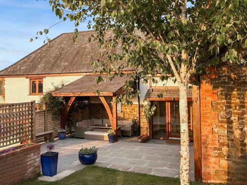 Kingswear House | Weirmarsh Big Barn