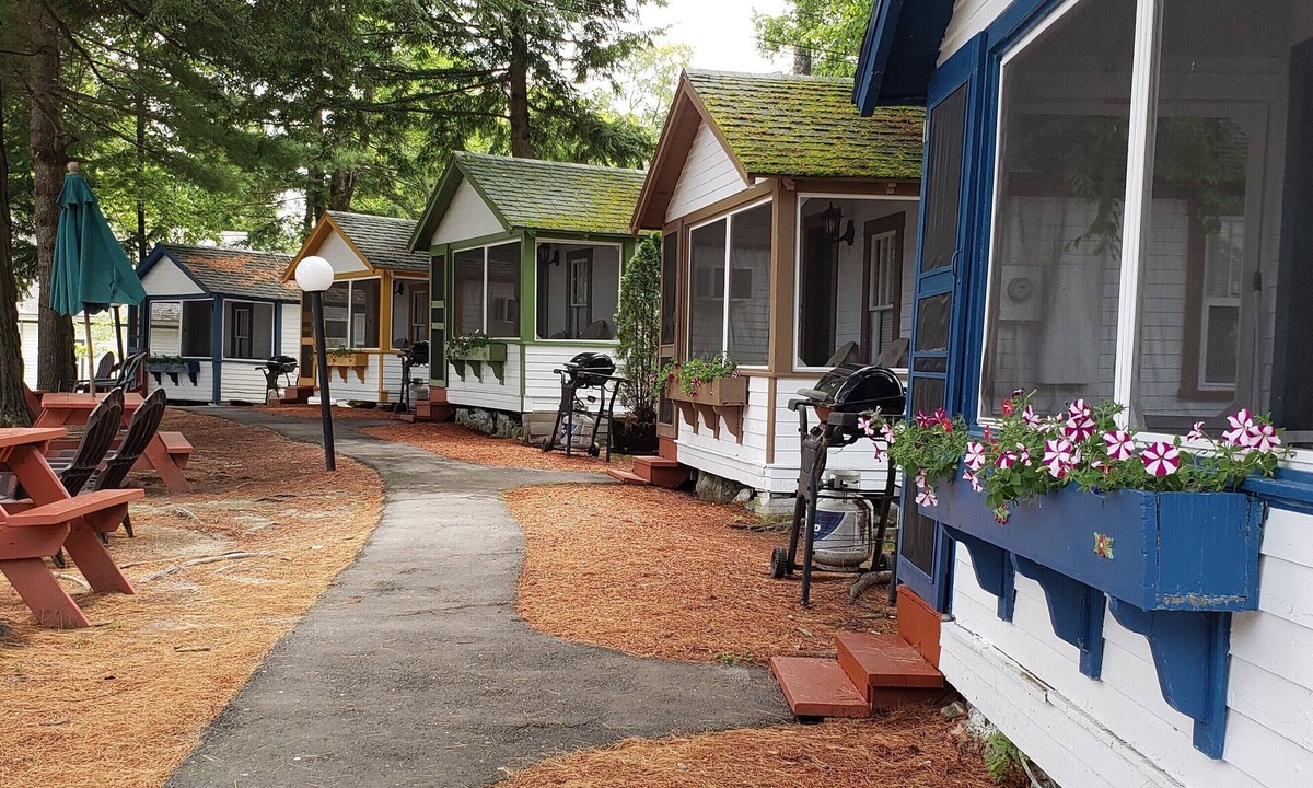 Weirs Beach Hotel | Weirs Beach Motel and Cottages