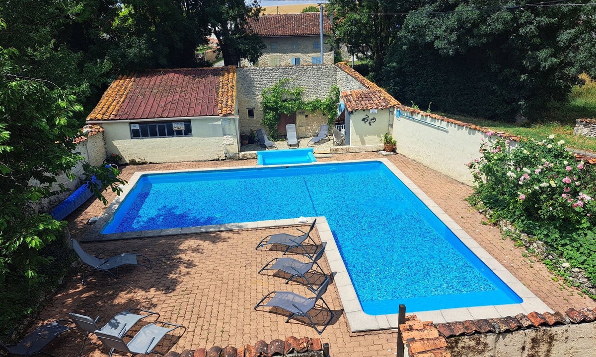 Saint-Pierre-de-Juillers Cottage | 🌿 Welcome to Vierge Garden Cottage at Les Vallaies ☀️🍷