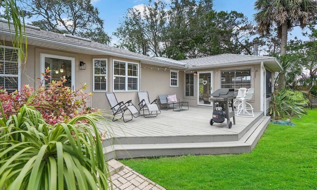 St. Augustine House | Welcome Gift, By the Beach, Fire Pit, Bikes, Games