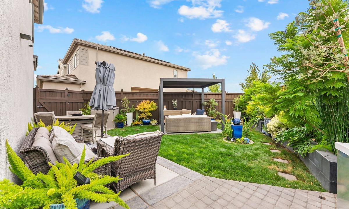 North Natomas House | Welcome - Modern, North Sacramento Tropical Home