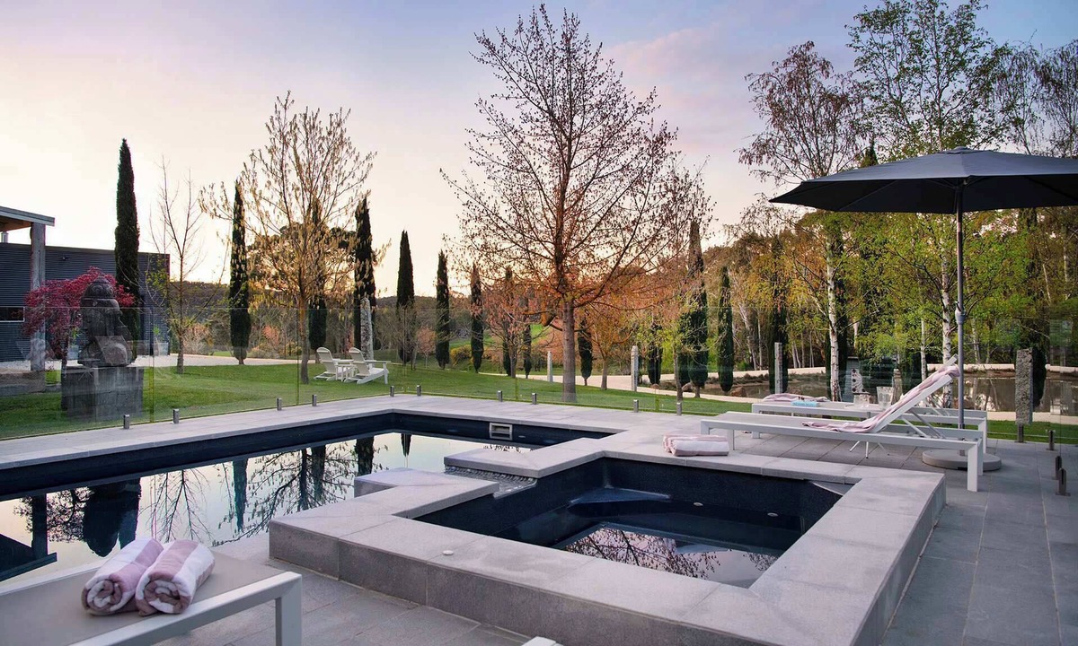 Shepherds Flat House | Welcome Paddock Solar Pool & Spa- Great for Summer