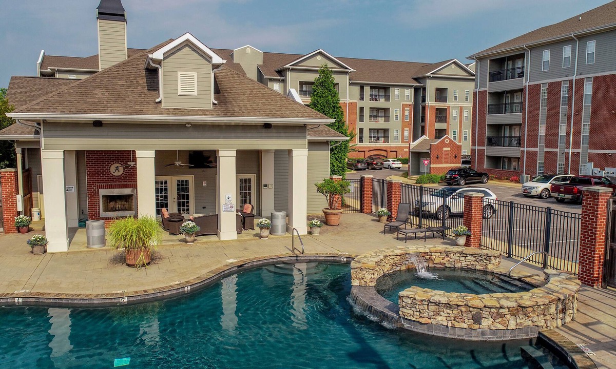 Tuscaloosa Condo | Welcome to Bear's Den! Walk to the Coliseum, Stadium, and The Strip!
