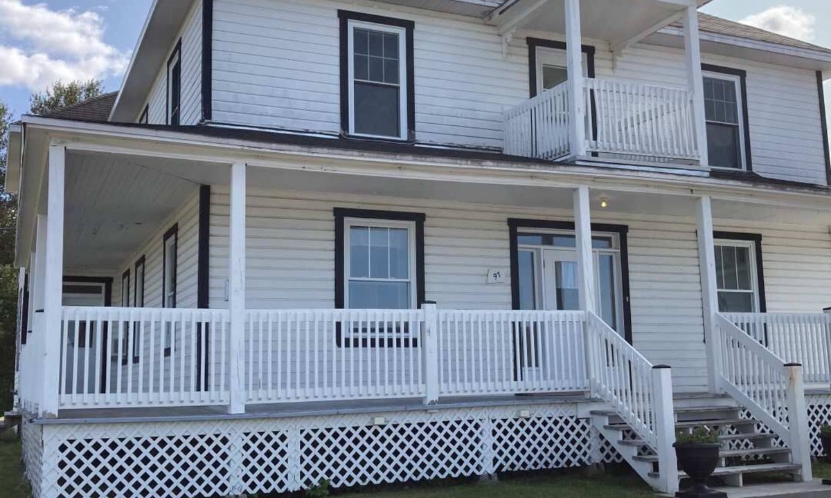 Saint Aime Des Lacs House | Welcome to the presbytery of St-Aimé des Lacs in C