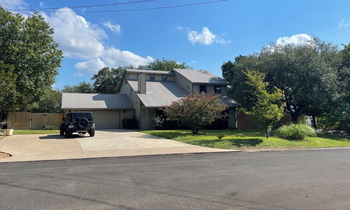 Apache Shores House | WELCOME TO CASA-LOLA A 4-bedroom house in Austin with WiFi, AC. Relax and unwind