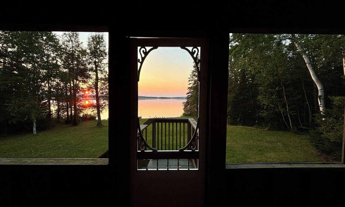 Chisholm Cottage | Welcome to Cedar Shores! 3 Bedroom Cottage with Loft on Wasi Lake