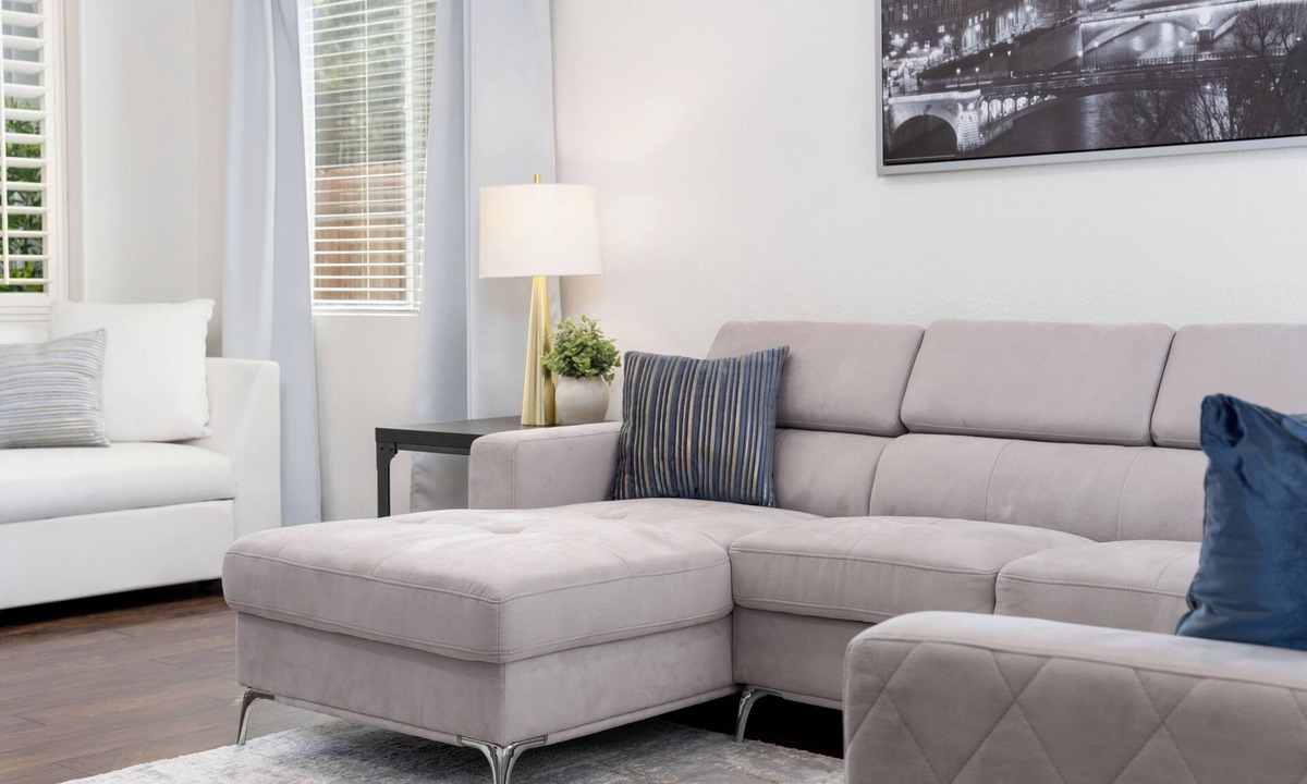 Citrus Heights House | Welcome to cozy fully stocked home with TV in every room! Near downtown, airport