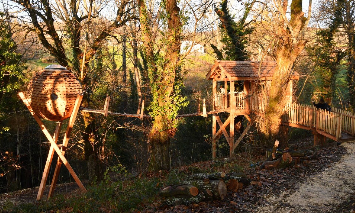 Gillonnay House | Welcome to Domaine des étoiles Unusual accommodations